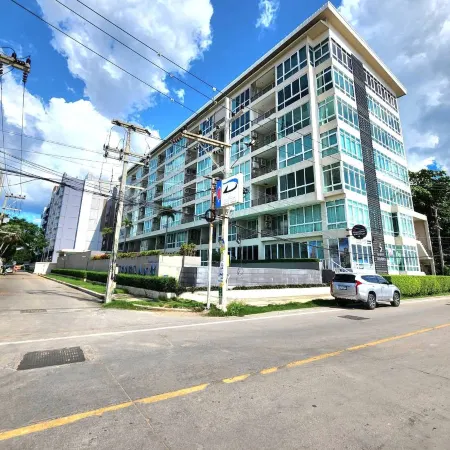 Dee and Sea Beach Jomtien Отели рядом с достопримечательностью «Кхао Чи Чан»