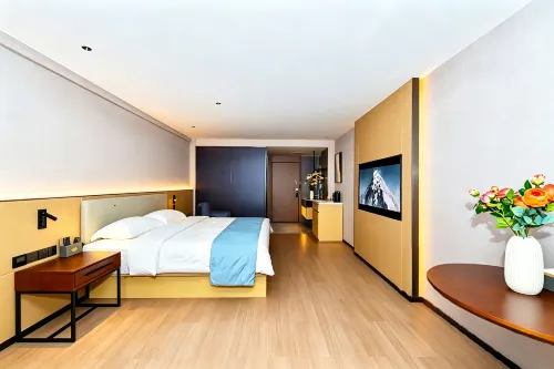 Nali Hotel (Yulin Yinfeng Traditional  Chinese Medicine Port/ RT-MART )