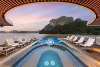 Halong Lyra Grandeur Cruise - Infinity Pools