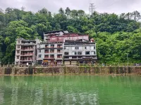 32/2000  Tuopan Shanju High-end River View Homestay (Fenghuang Ancient Town Branch) - Homestays