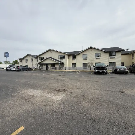 Coldwater Inn & Suites Near I 69