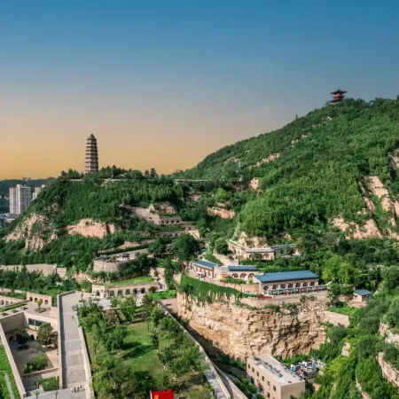Baiyuege Hotel (Yan'an Railway Station)