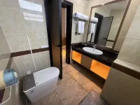Yingjiang Guanghe Hotel - 3-Star