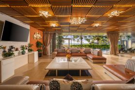 Five Stars Villa - 8 Bedroom Beachfont with Pickup