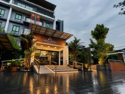 โรงแรม เดอะ ลิฟวิ่ง สมุทรปราการ - ที่มีที่จอดรถ
