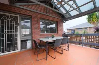 4 Bed Family Villa with Pool & Parking - مسبح خاص
