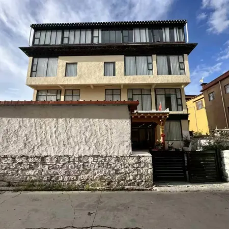 Litang Yongzong Hotel