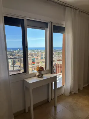 sea view and barcelona city skyline view ,metro at door - 3-Star