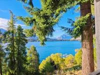 Taka Lakehouse Queenstown - Absolute Lakefront - 4-Star