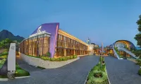 Golden Tulip Holland Resort Hotel dekat Kebun Strawberry Kusuma Agrowisata