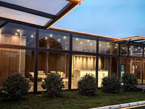 Luoping Laiye Hotel