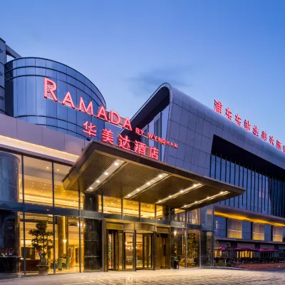 Ramada Shanghai Pudong International Airport East Station Hotel in zona Aeroporto di Shanghai-Pudong