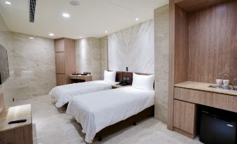 Dragon River Hotel