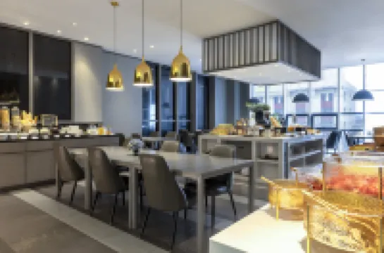 豪澤芮茲飯店 HOLZ RIEZ HOTEL （瀋陽奧體中心渾南外灘市集店）