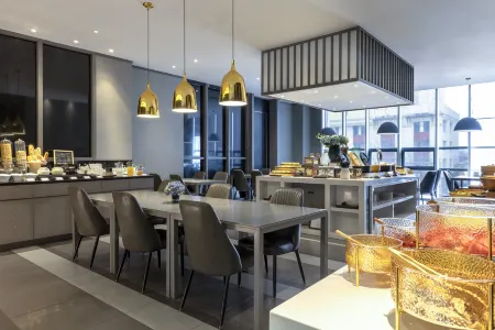 Holz Riez Hotel (Shenyang Olympic Center ,Wanda Palza ,Northeast Hospital) Отели рядом с достопримечательностью «Shenyang Ligong University»