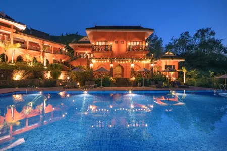 Jinggu Mangka Xikang Yunshe Wellness & Resorts Отели рядом с достопримечательностью «Mengwozongfu Temple»