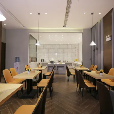 Borrman Hotel (Huaihua Xupu Railway Station)