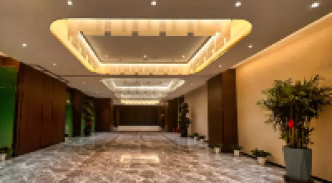 Fuji International Hotel (Huannan County Huaxi Lake Park Store）)