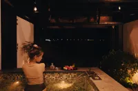 The Staying House - Kuumat lähteet