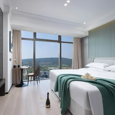 Jianluolan Mountain Hotel Hotels near Huashannan Railway Station