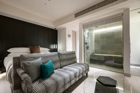 Kimpton Shinjuku Tokyo Отели рядом с достопримечательностью «Teikyo Heisei University»