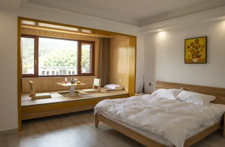 Swallow's Nest Swimming Pool Homestay Отели рядом с достопримечательностью «Langxian Cavity»