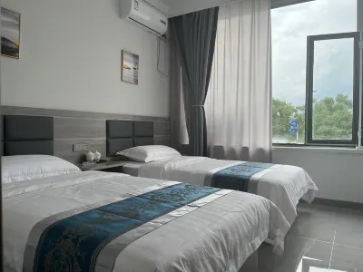 Berlin Hotel (Wenshui Railway Station) Hotels near Liu Hulan Memorial Hall