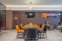 Borrman Hotel (Fuyang Funan Central Park)