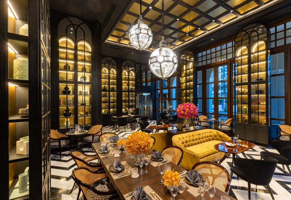 풀억세스룸과 연결된 수영장 모습