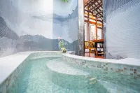 Yoho Yard - Private Pools