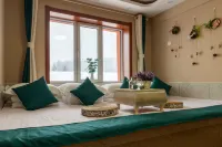 Colorful Hotel Xuexiang