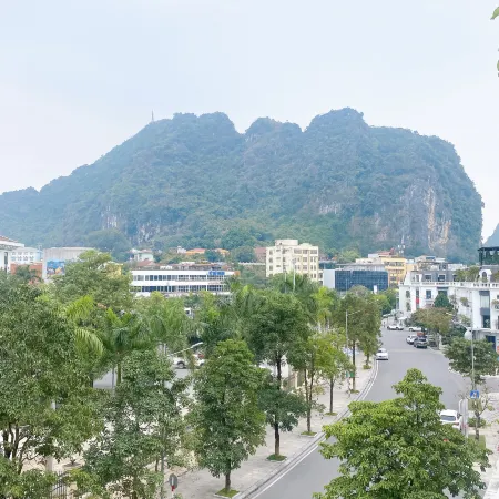 Draha Halong Hotel - Serenity, Charm & Nature Отели рядом с достопримечательностью «Гора Бай Тхо»