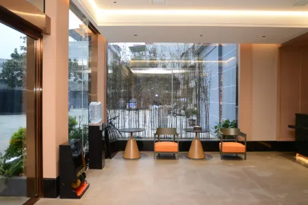 Carlton Movie Hotel Отели рядом с достопримечательностью «Zhijiang Tianhou Temple»