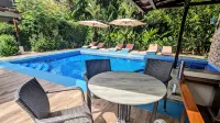 Jardín de Los Monos Hotels near Playa Matapalo