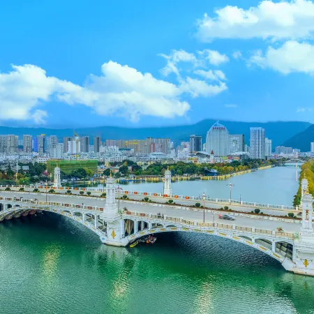 Dali Shuanghaiyue Seaview Hotel (Xingsheng Bridge)