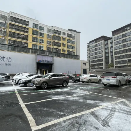 Guoyun Hotel (Dengzhou Renmin Road Bureau of Commerce)