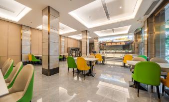 Green Oriental Hotel (Chongqing Yangjiaping Pedestrian Street Vientiane City Shop)