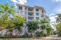 201 Lake Street Hotels near Crackerbox Palace