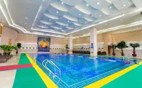 Friend Plaza Hotel - Pools