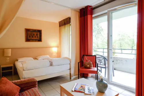 อะโดนิส ดีวอนน์ เรสซิเดนซ์ ดู ลัค