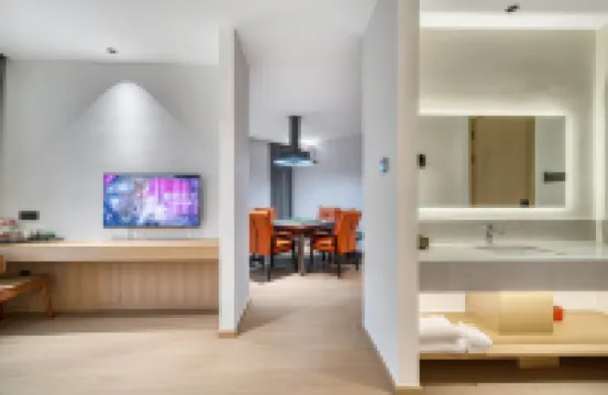 Six-Dimensional Business Hotel Huzhou