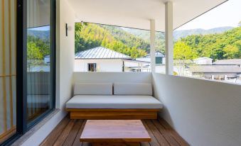 Qianna Guanshan Hot Spring Resort Hotel