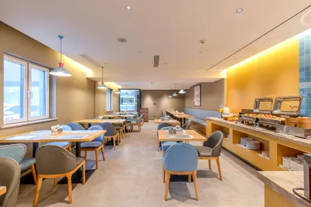 Homeinn · neo (Jinan Zhangqiu Baimaiquan Park) Отели рядом с достопримечательностью «Jinan Engineering Vocational and Technical College (Xiuyuanhe Campus)»