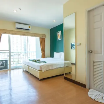 ห้องดีลักซ์ เตียงใหญ่ 1 เตียง