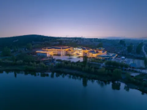 費県インゾーンガーランド(Inzone Garland)ホテル 費県のホテル