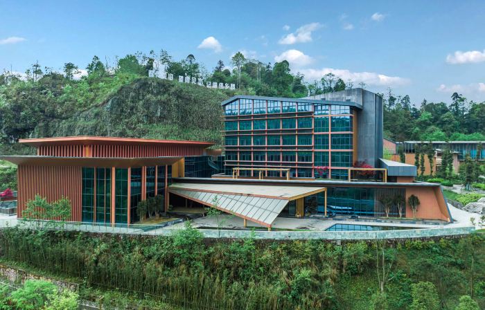 Shuifu Tongluo Resort Hotel (Tongluoba National Forest Park Branch)