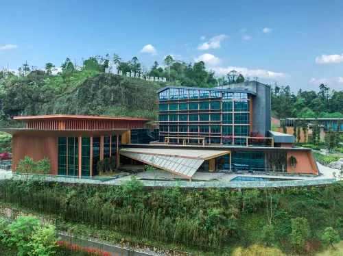 Shuifu Tongluo Resort Hotel (Tongluoba National Forest Park Branch) Hotels in Shuifu