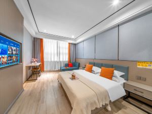 Yifan Light Luxury Hotel
