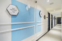 Changsha and dengFenglai Youth Hostel (IFS International Financial Center Wuyi Square)