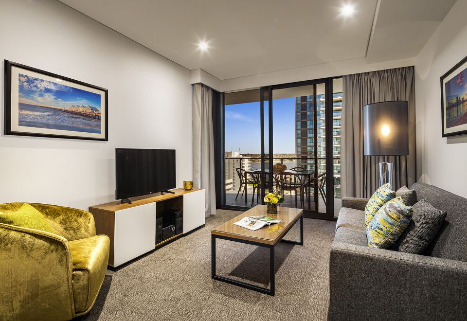 퀘스트 이스트 퍼스 전망